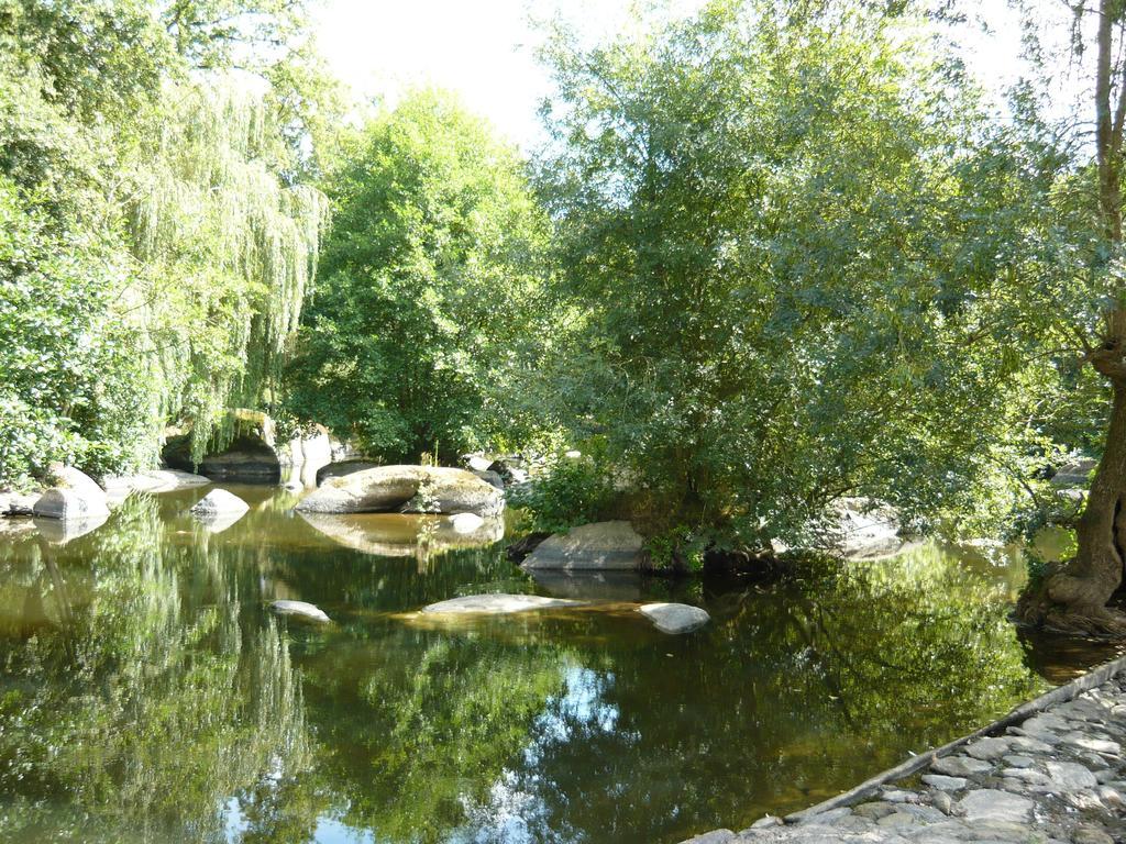 Village De Gites Du Moulin Neuf Getigne Exteriör bild